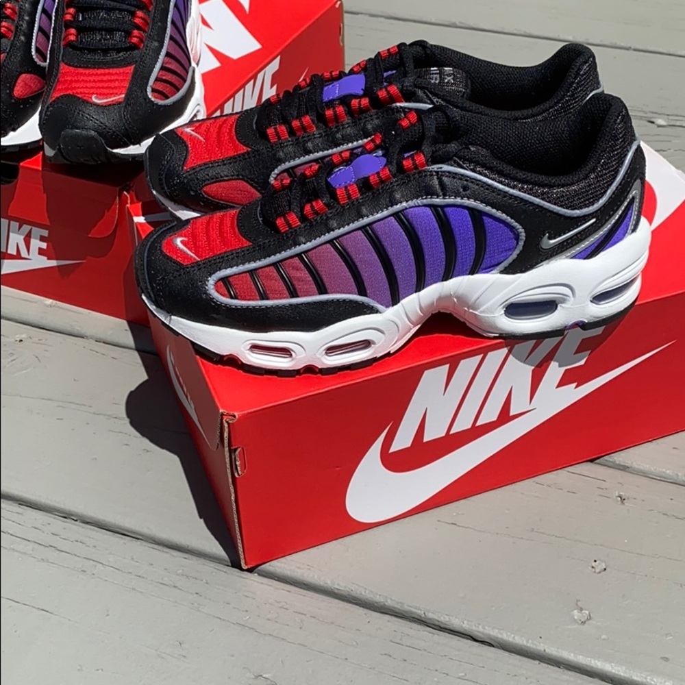 Nike Sneakers - Picture 4 of 7